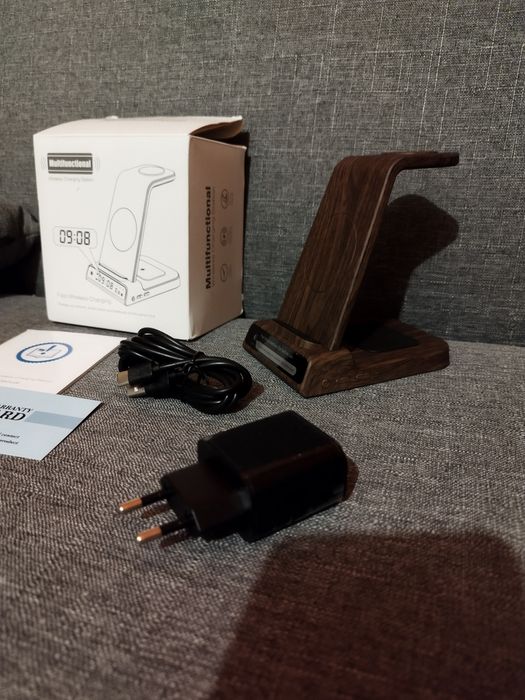 Stacja ładująca 3w1, Apple Watch i iPhone z zegarem