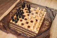 Шахматы, шашки и нарды  резные из дерева ручной работы