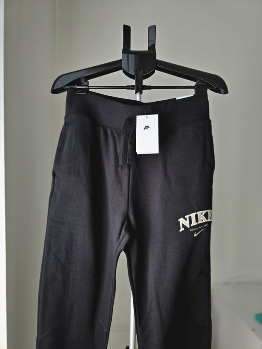 Dresy damskie Nike