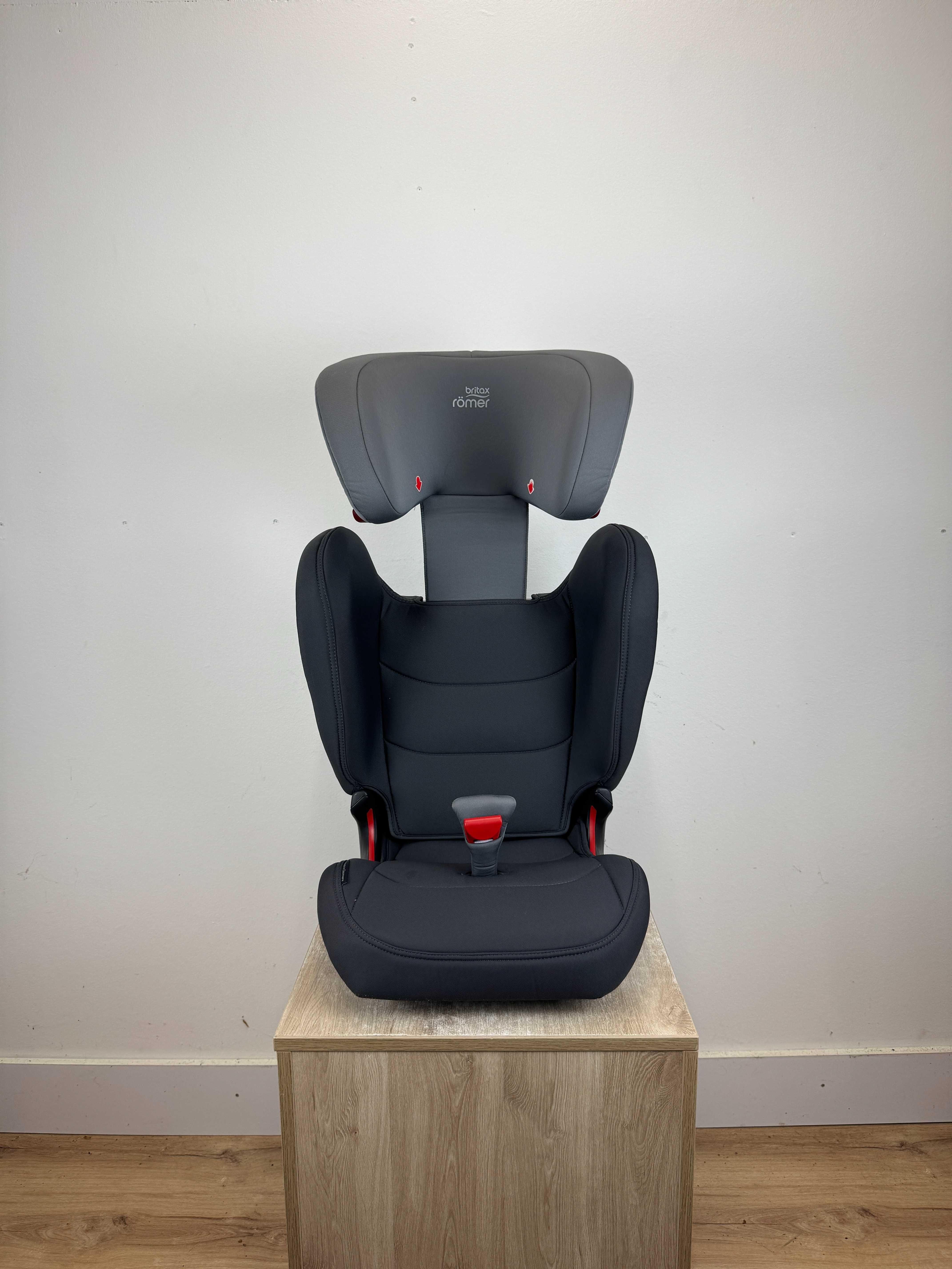 Fotelik samochodowy Britax & Romer Kidfix Z-line BR Cosmos Black 15-36