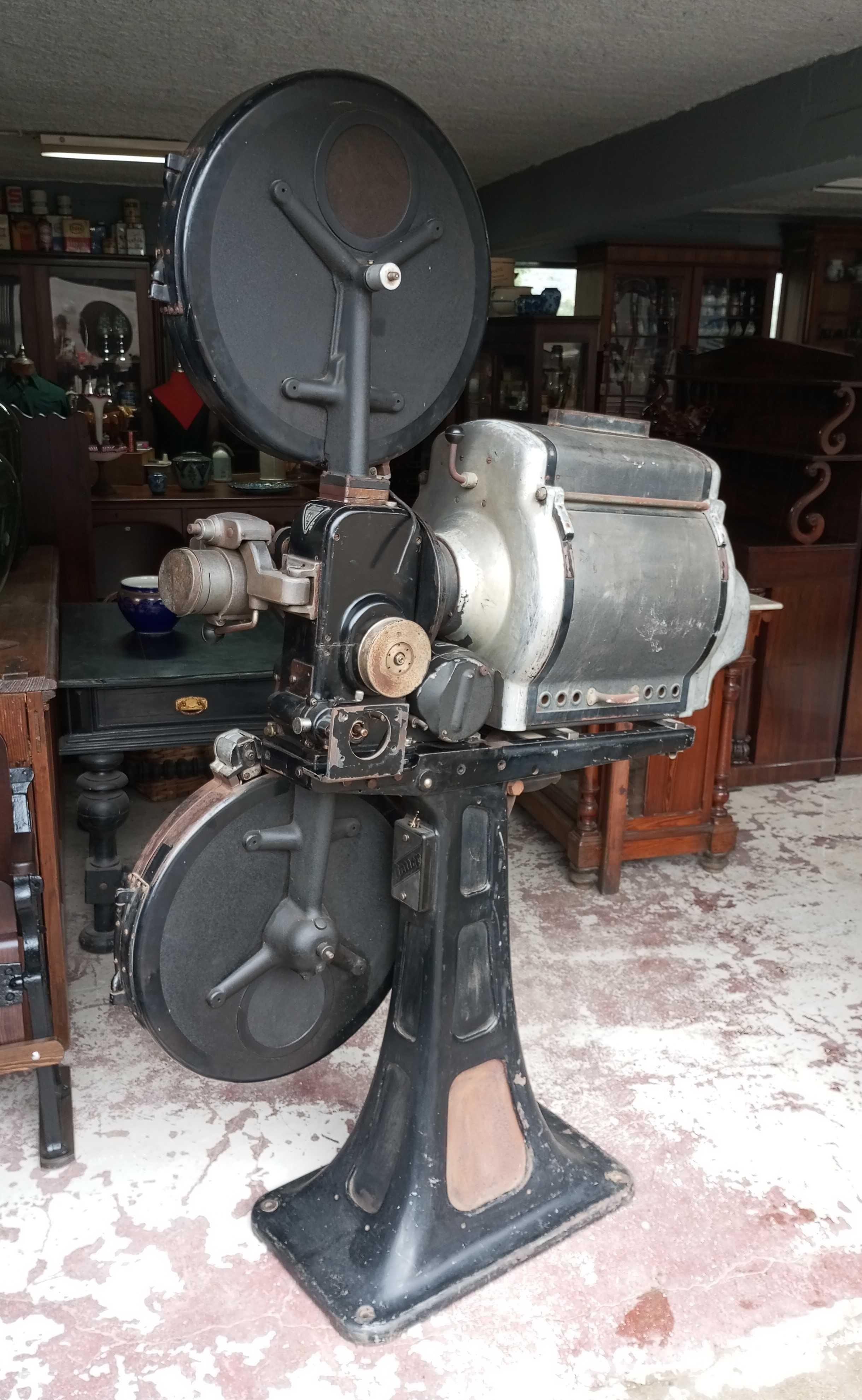 Antigo projector de cinema Bauer