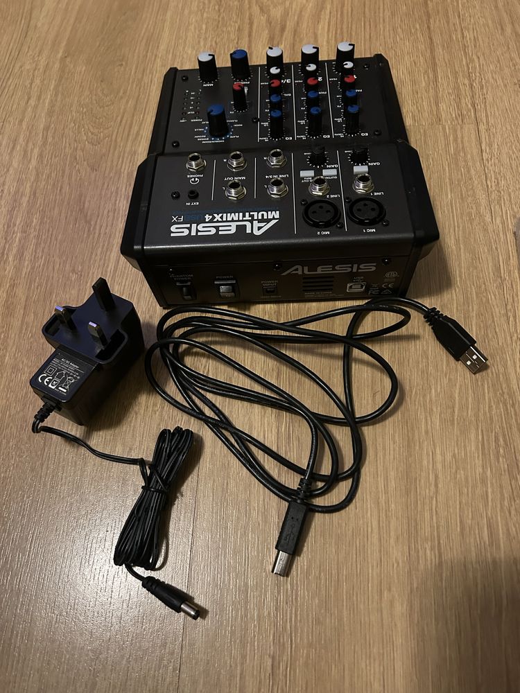 Mesa de mistura de som Alesis Multimix 4 USB FX