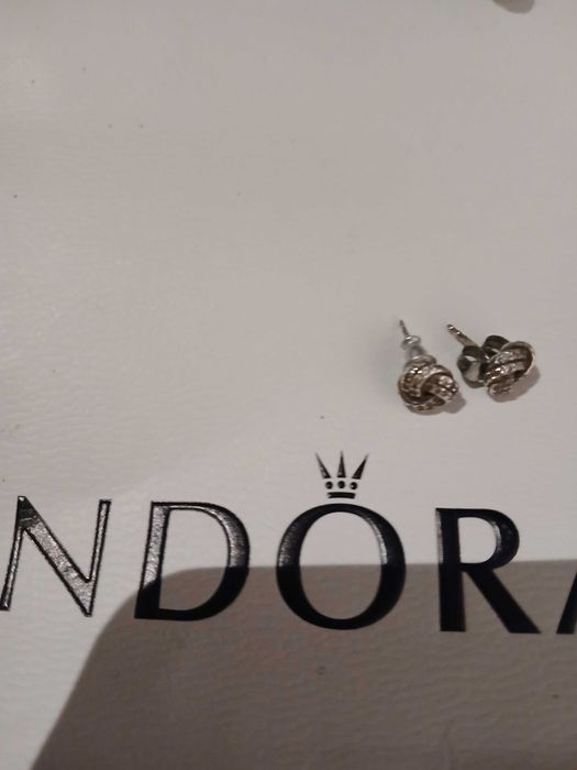 Brincos em prata com zirconias Pandora