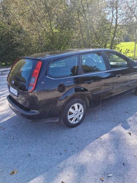 Ford focus.  2005r.