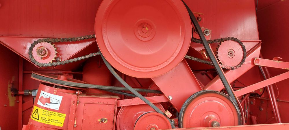 Зернозбиральний комбайн Massey ferguson 330 2.7m