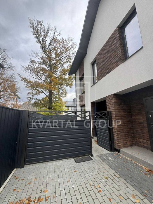 Без козайномимісії! Таунхаус в центрі міста з готовим дизайном