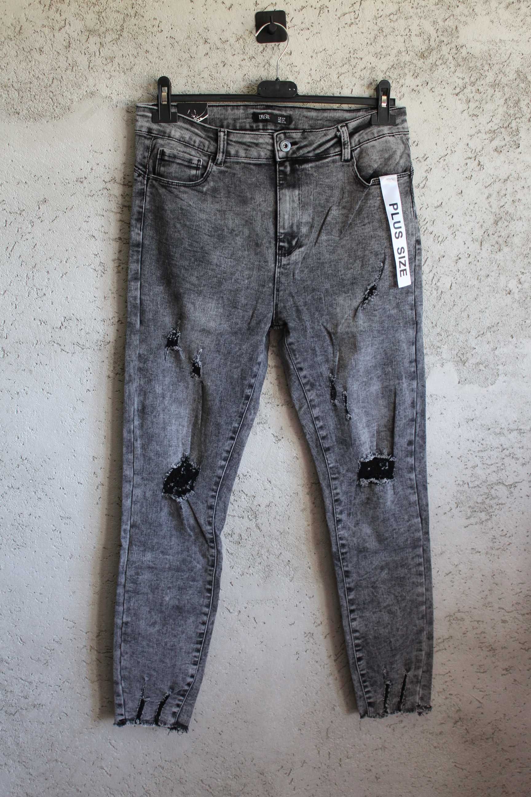 Świetne ciemne jeansy z dziurami PUSH UP pupa r.48 DAYSIE