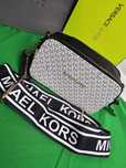 Torebka kuferek monogram Michael Kors Torba Hit biala