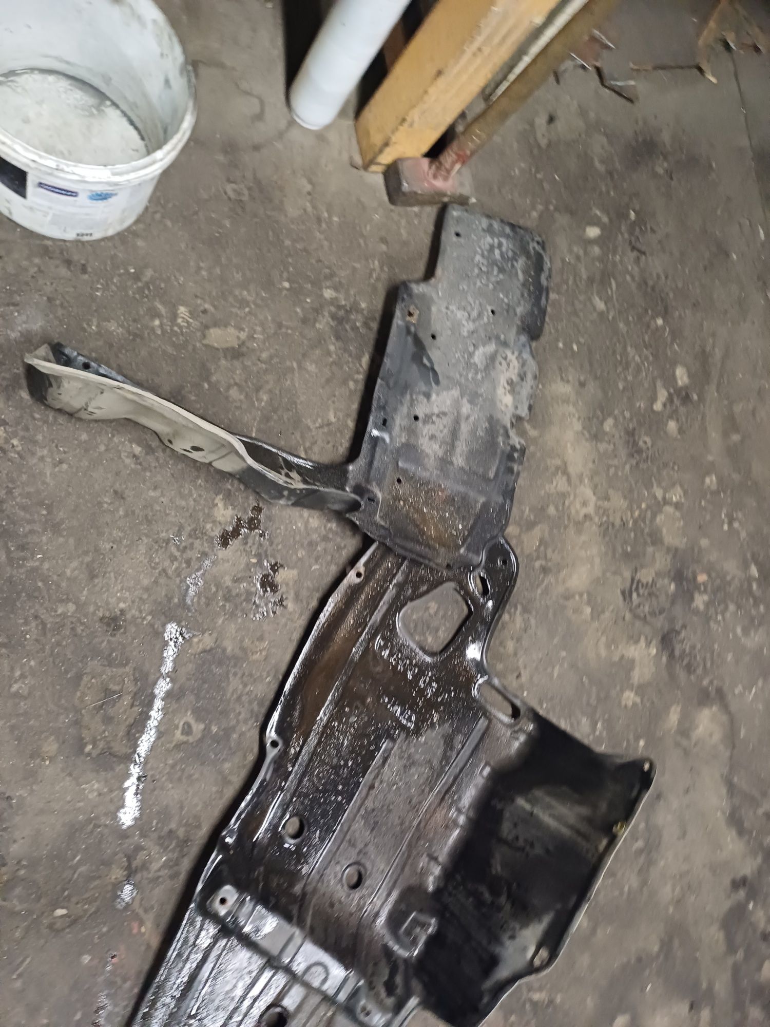 Toyota Avensis t25 2.0 vvti oslona osłony dolne silnika podłoga