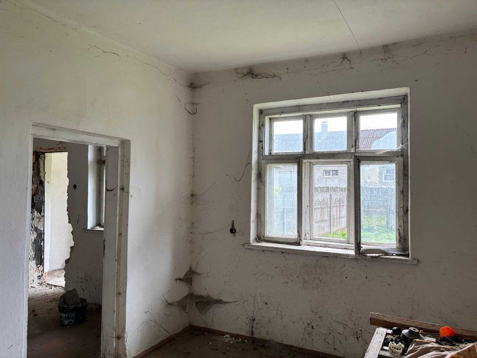 ПРОДАЖ! Адмін. будинок, гараж,​ с-ще Немирів, вул. Західні Вали 12а