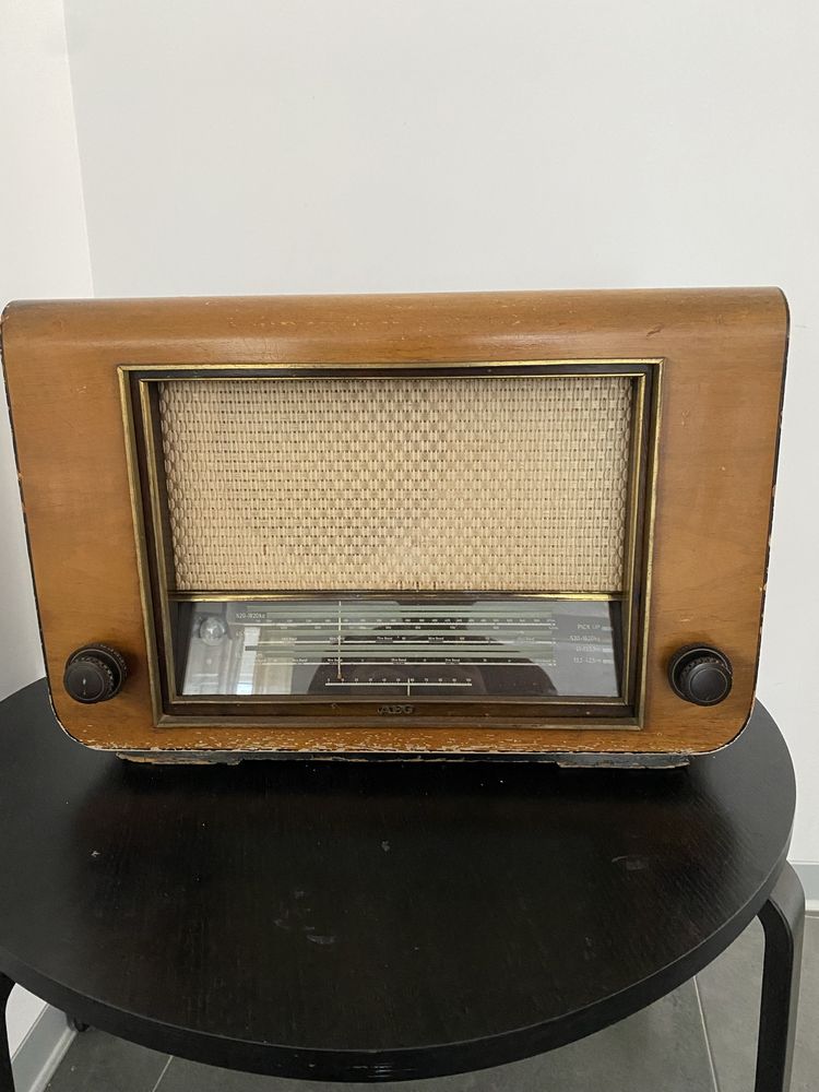 Rádio antigo AEG