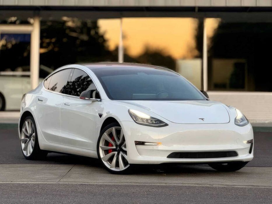 Tesla Model 3      2018