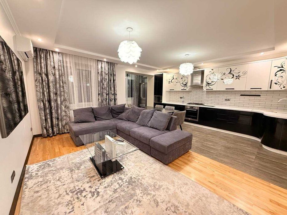 Кухня-студія +2 кімнати