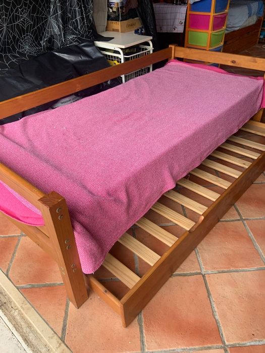 Cama de solteirol e colchão