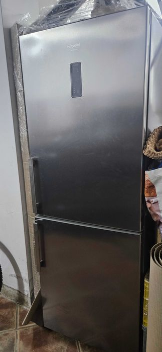 Frigorífico combinado 1,95 de atura, como novo marca hotpoint