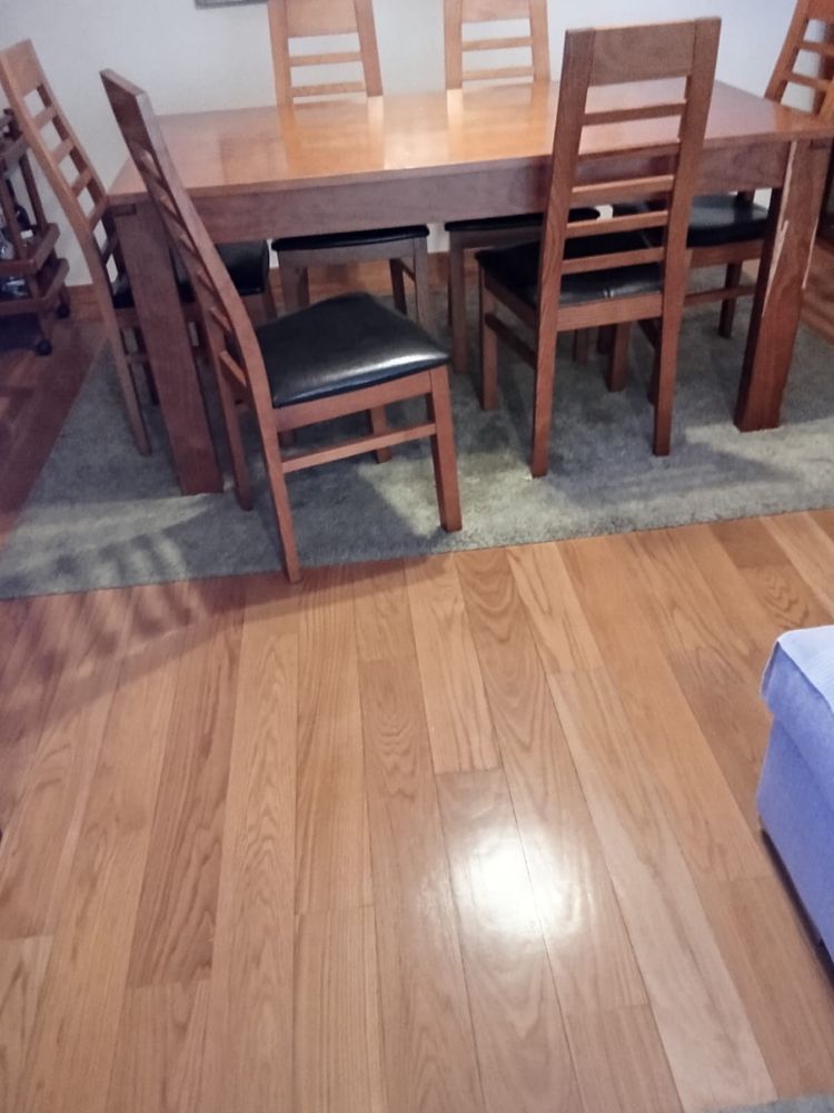 Mesa de jantar extensível com cadeiras