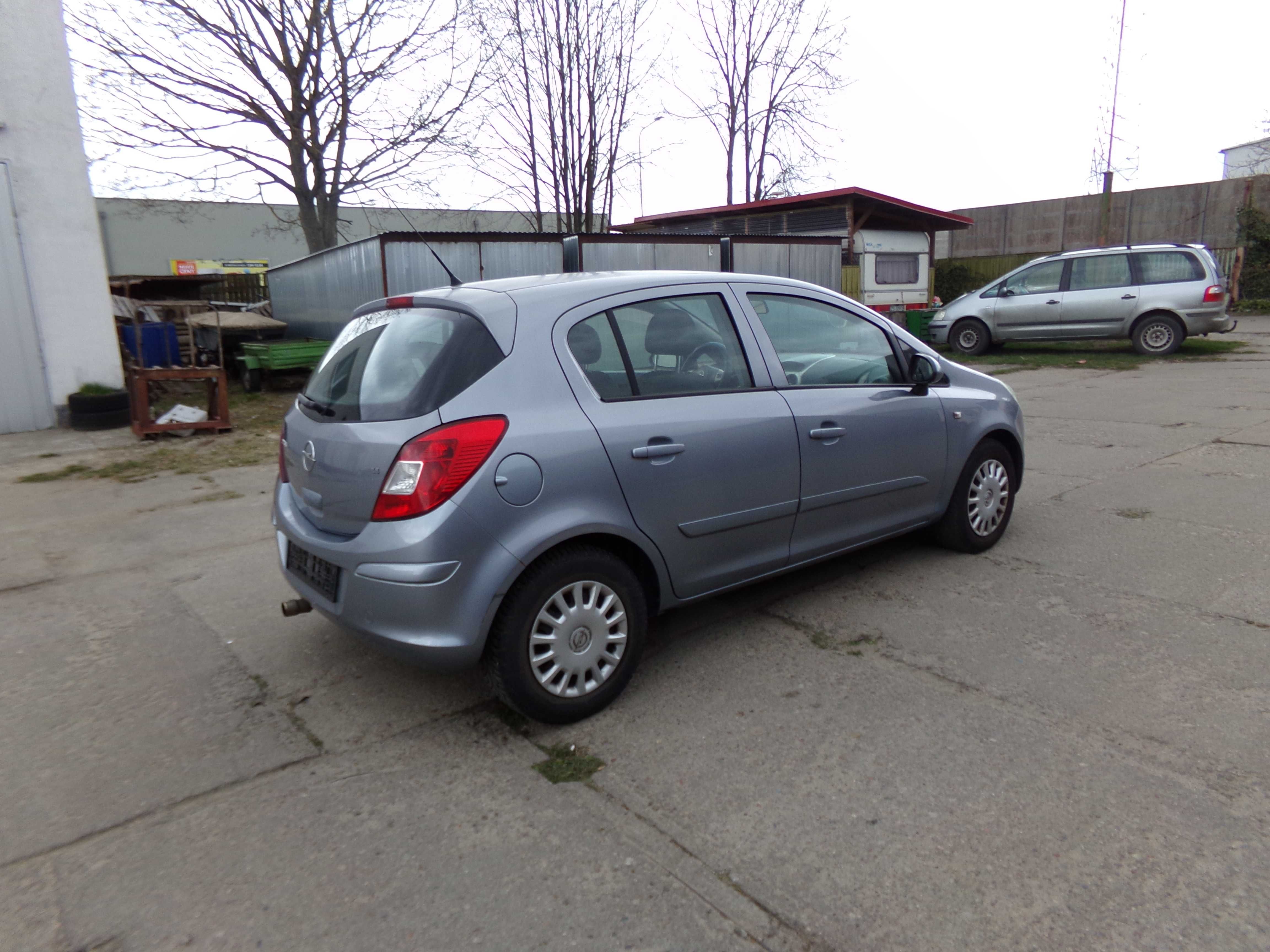 OPEL CORSA  D   - 1.4 benzyna -  2007 -   5 Drzwi   - Okazja