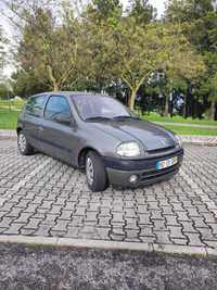 Renault Clio 1.9D com AC