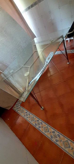 Mesa de jantar usada de vidro e inox em bom estado