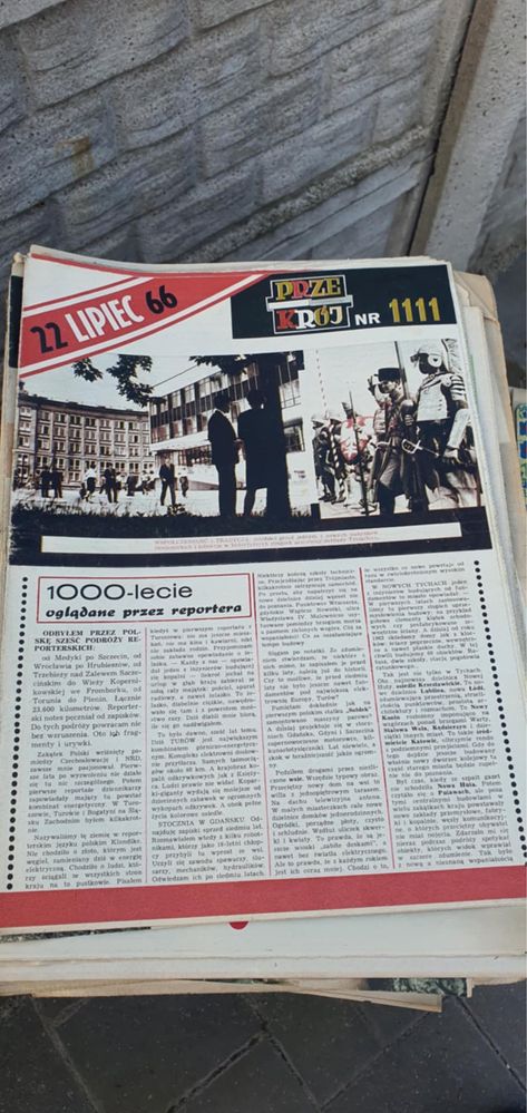 Stare gazety przyjaciolka kobieta i zycie panorama