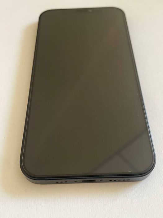 У продажі IPhone 12 64gb 87% акб чорного кольору + чохол + кабель