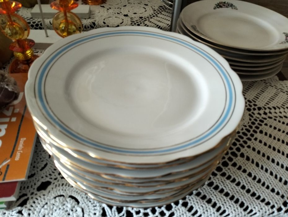 Zestaw 10 talerzy z porcelany o średnicy 24cm; Ćmielów, okres PRL