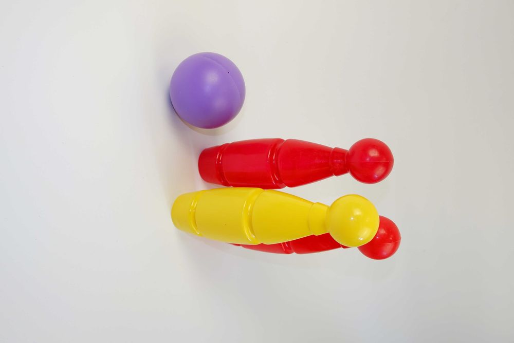 Боулинг для малышей игрушка для детей яркий мяч и кегли