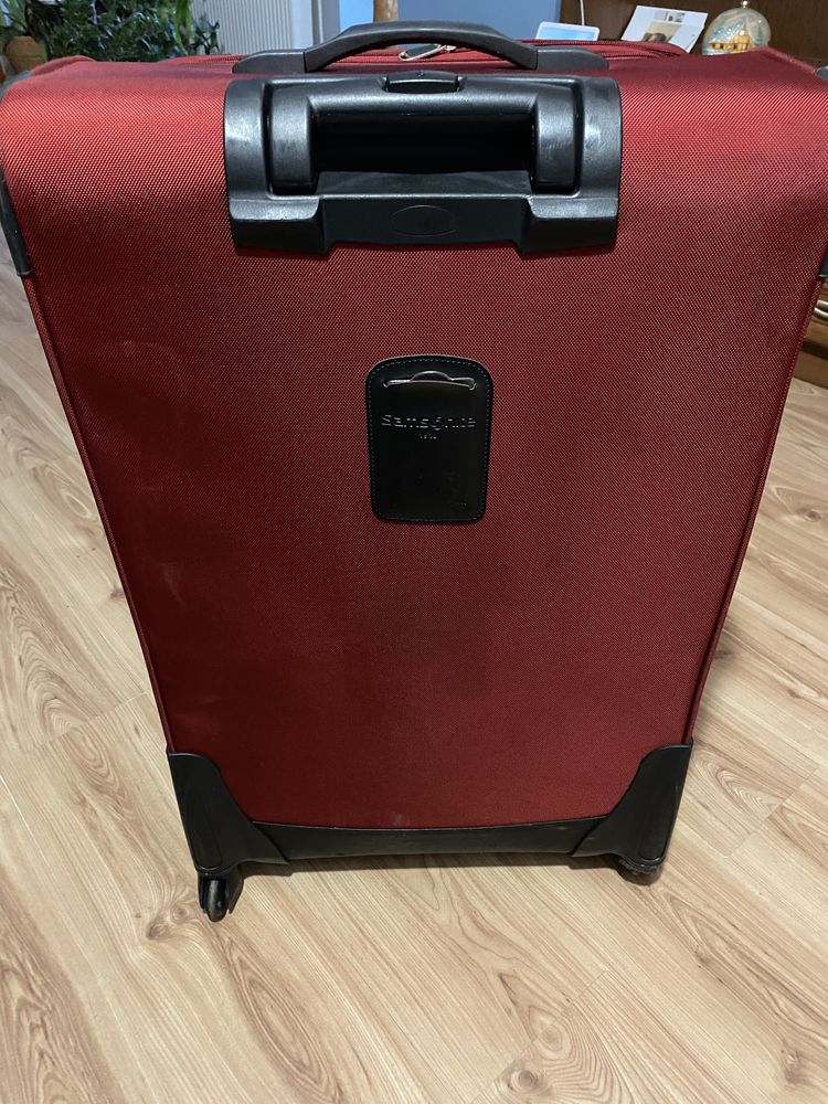 Duża walizka Samsonite na kółkach