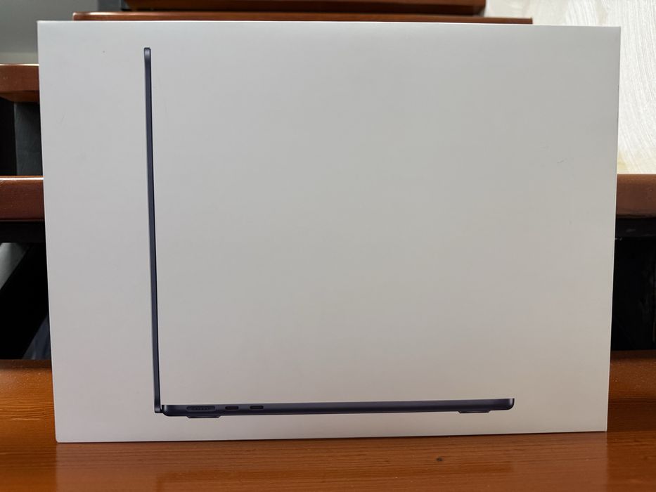 Новий macbook air m4 chip 13 inch 16gb 256gb 2025 tear