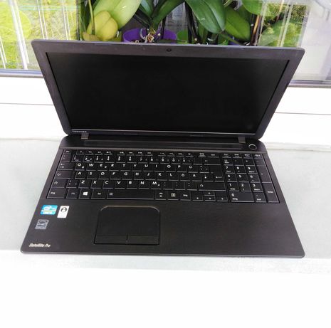 MOCNY Laptop TOSHIBA /Intel® Core™ i3/ 8GB-Ram/ 500GB-Dysk/ Kamera