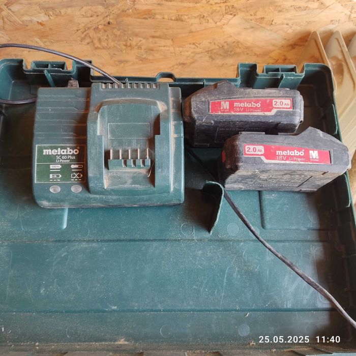 Ładowarka + 2 akumulatory