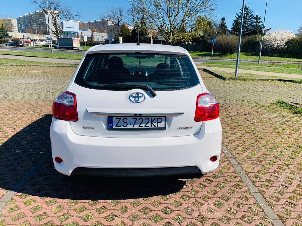 toyota auris Wynajem wypozyczalnia aut nrent.pl wynajmiemy