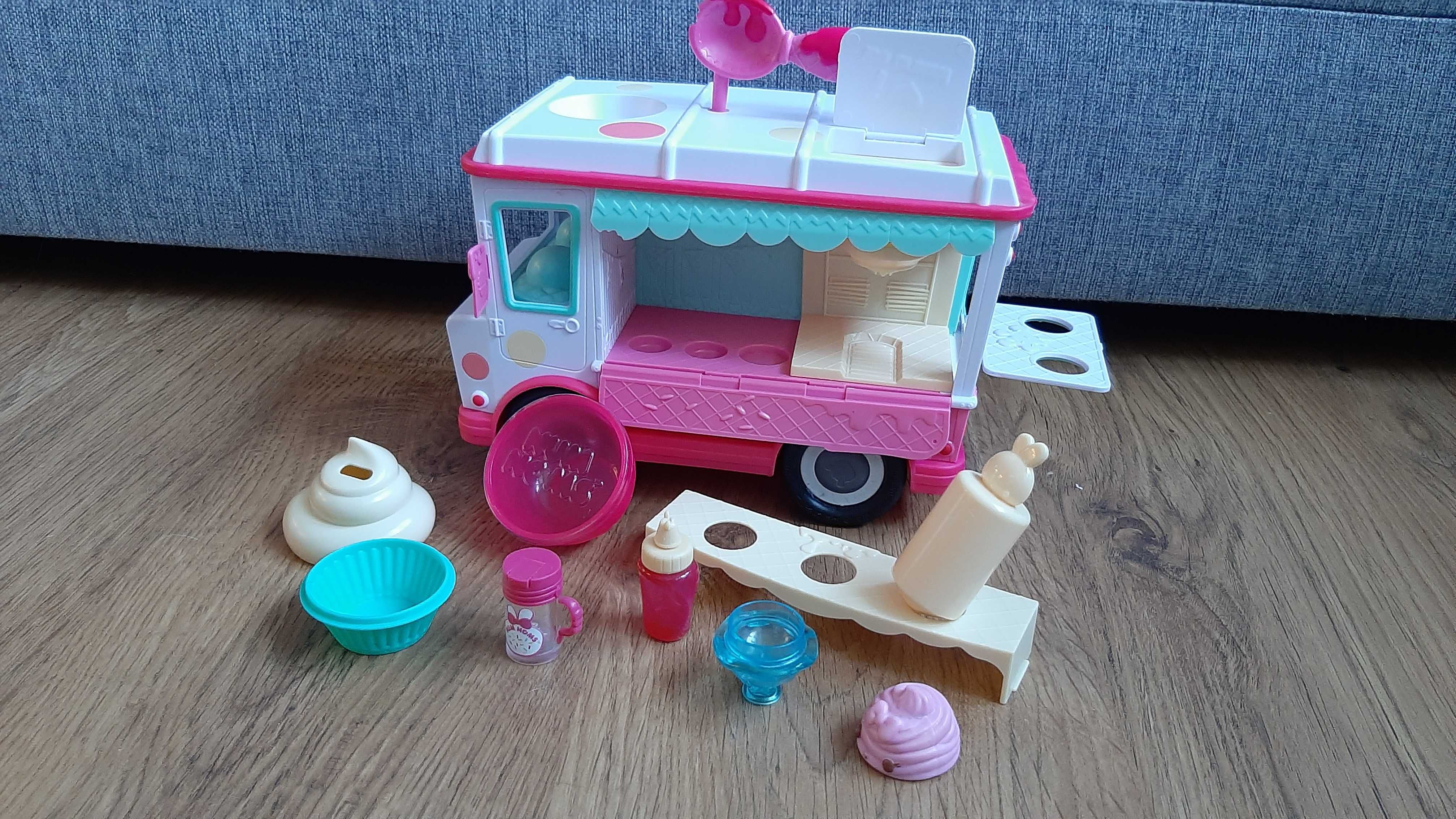 Num Noms ciężarówka pojazd samochód do produkcji błyszczyków.