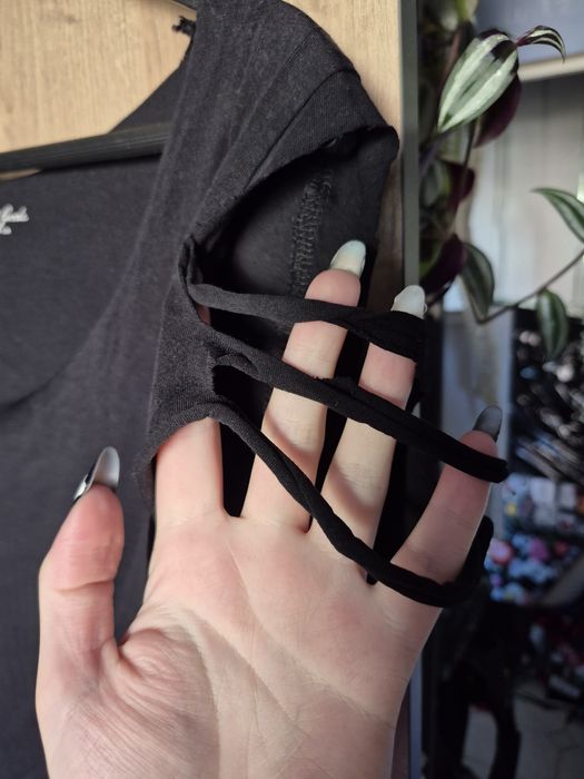 H&M koszulka w dziury i gwiazdki