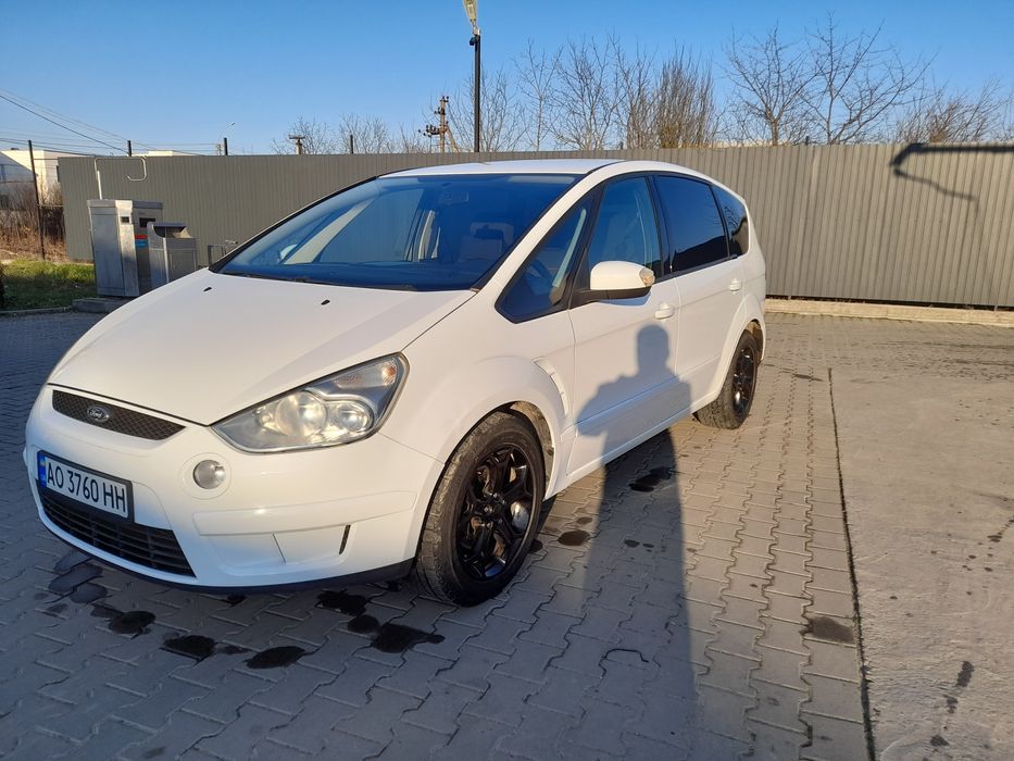 В продажі Ford S-MAX