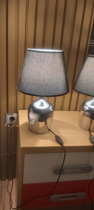 Candeeiros de cor preta e cinza