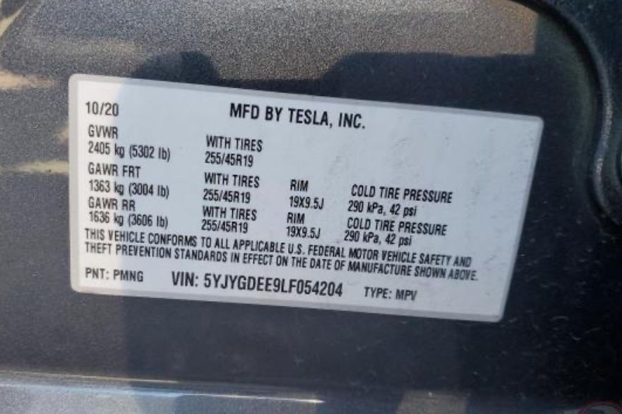 Тесла X продаж в дорозі