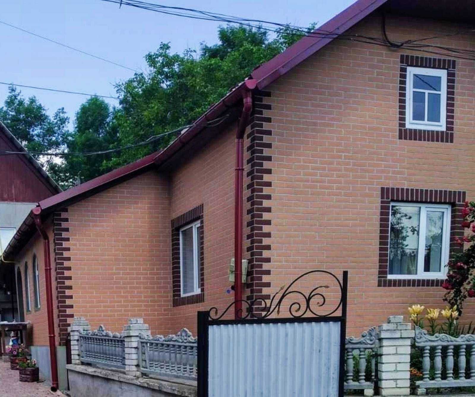 Гнучка цегла на сітці з плівкою