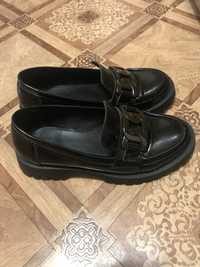 Шкіряні лакові туфлі , розмір 36