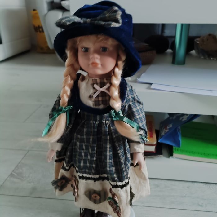 S lalkę z porcelany 43 cm, stan idealny