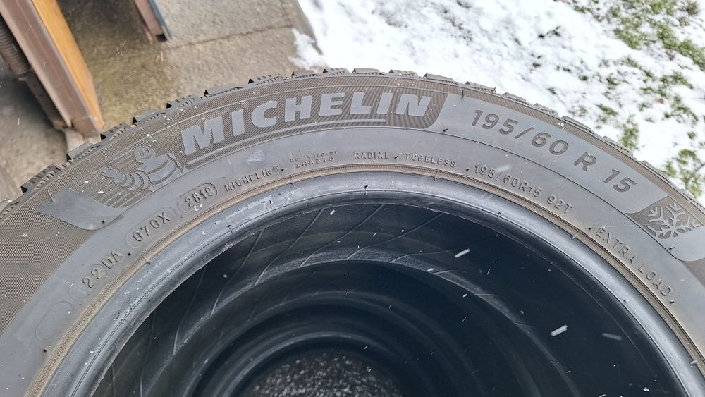 Opony zimowe z kolcami Michelin X-ice North 4. 195 60 R15