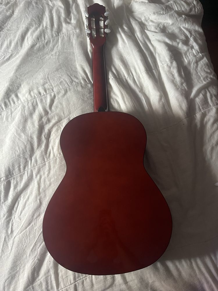 Guitarra Genma + cordas palheta e capo