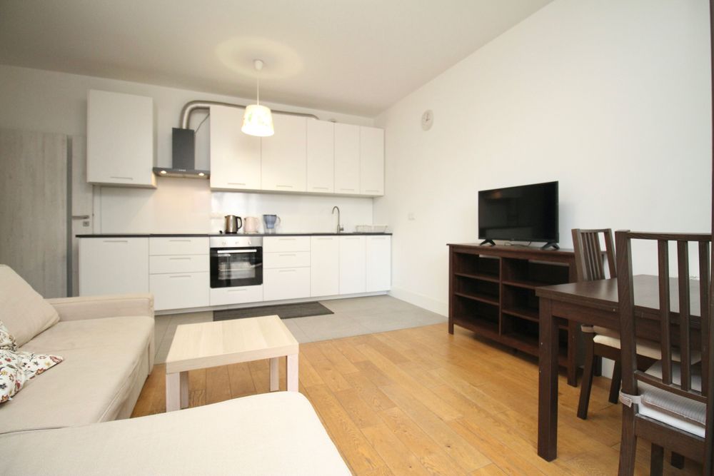 Cybernetyki, trzypokojowe z ogródkiem  i garażem