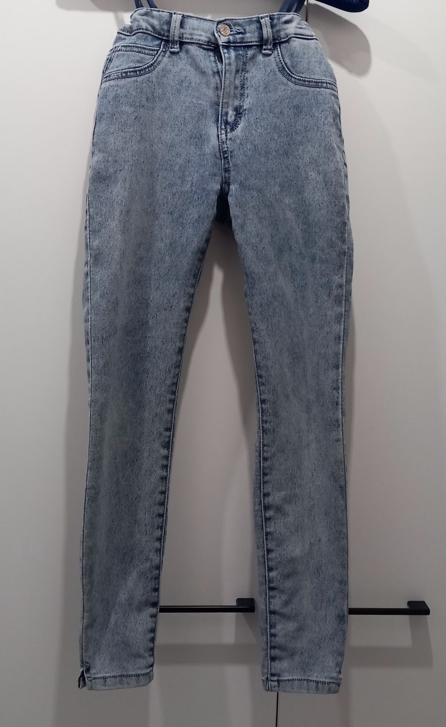 Spodnie SKINNY Reserved