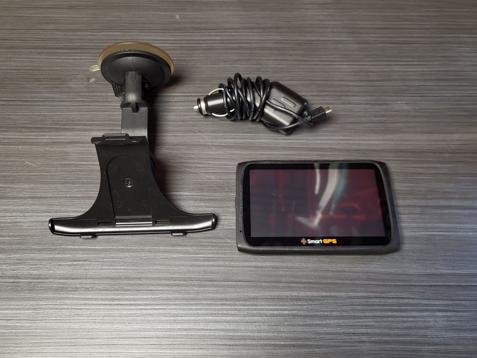 Nawigacja samochodowa SmartGPS SG720 + montaż i ładowarka