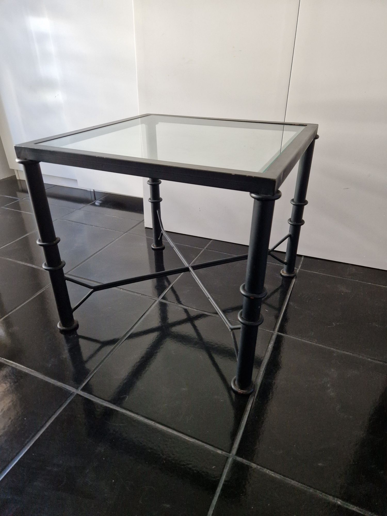 Mesa de centro com vidro