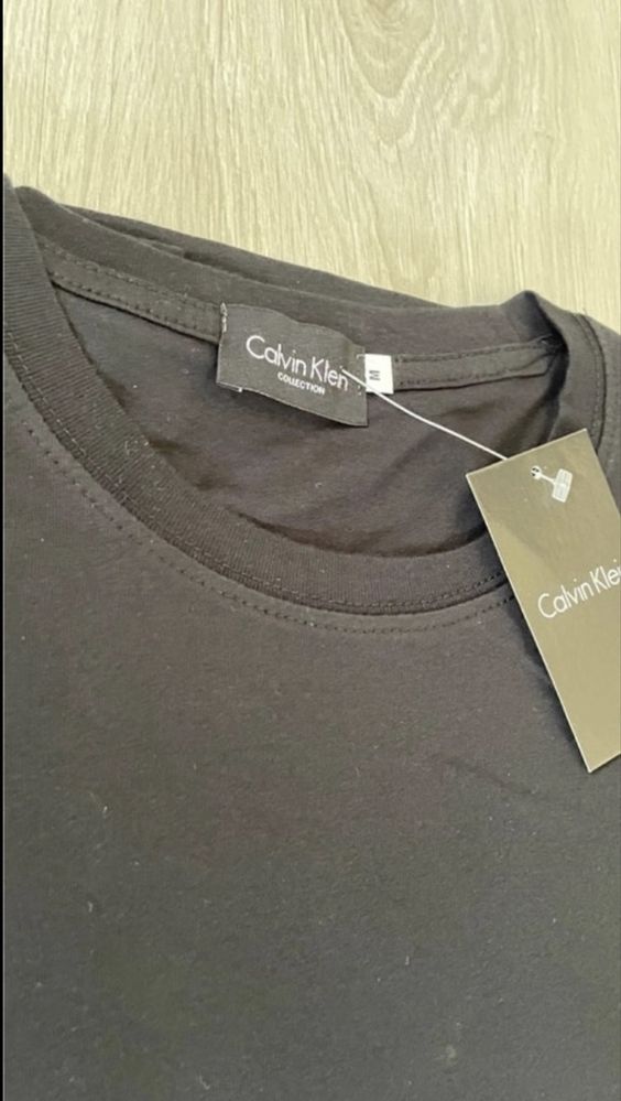 T-Shirt Calvin Klein Tamanho M