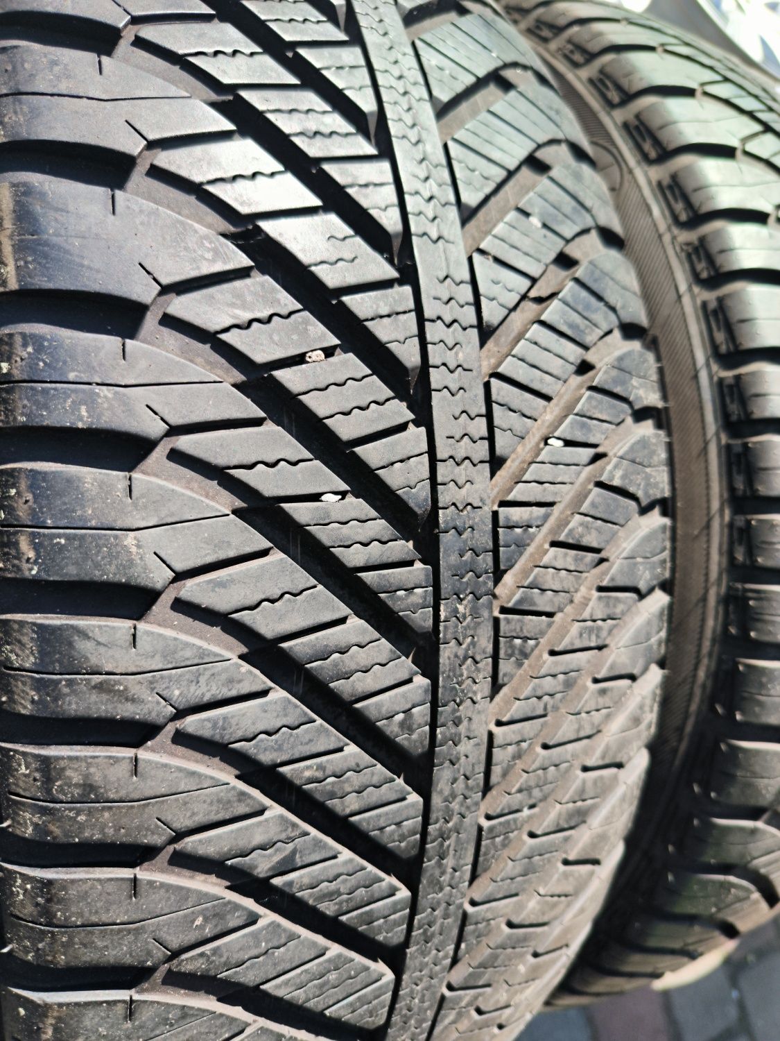 Opony całoroczne 17 Goodyear Vector 4Seasons 225/55 17