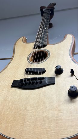 Fender Stratocaster Acoustasonic