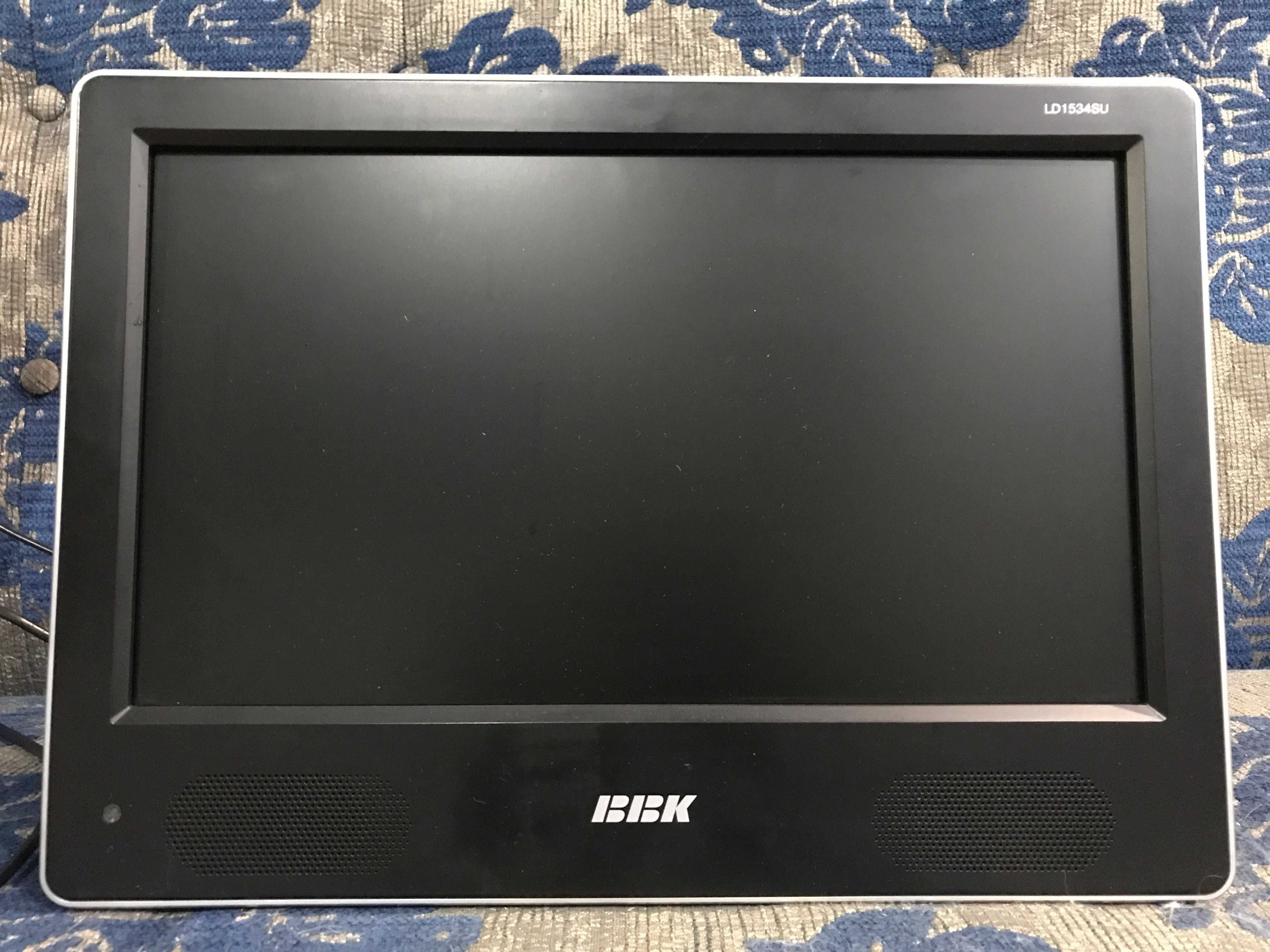 Телевизор LCD с DVD+флешка на кухню или в гараж BBK LСD1534SU